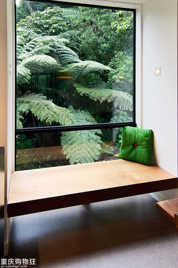 別怕，這類顏色的木板鋪滿墻一點(diǎn)也不壓抑、老土