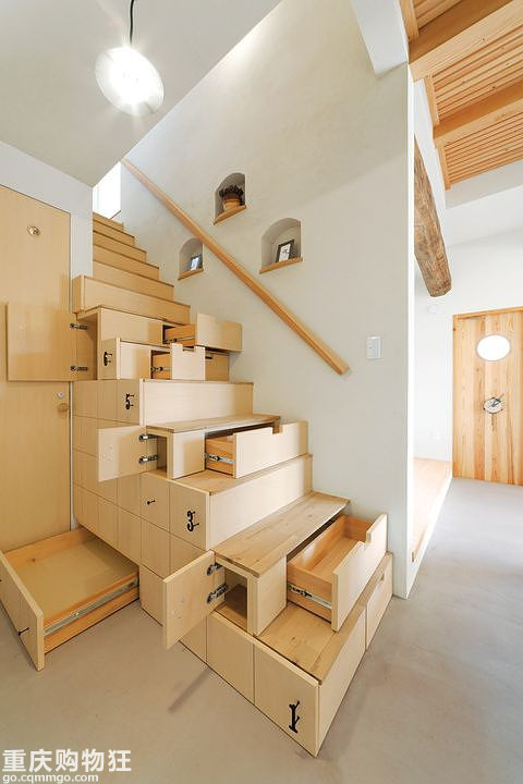 別怕，這類顏色的木板鋪滿墻一點(diǎn)也不壓抑、老土