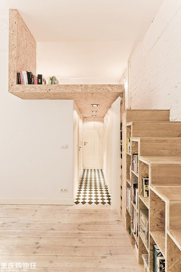 別怕，這類顏色的木板鋪滿墻一點(diǎn)也不壓抑、老土