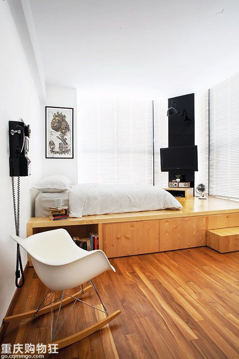 別怕，這類顏色的木板鋪滿墻一點(diǎn)也不壓抑、老土