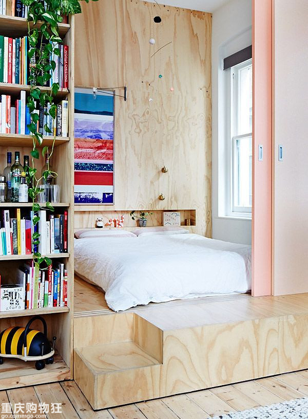 別怕，這類顏色的木板鋪滿墻一點(diǎn)也不壓抑、老土