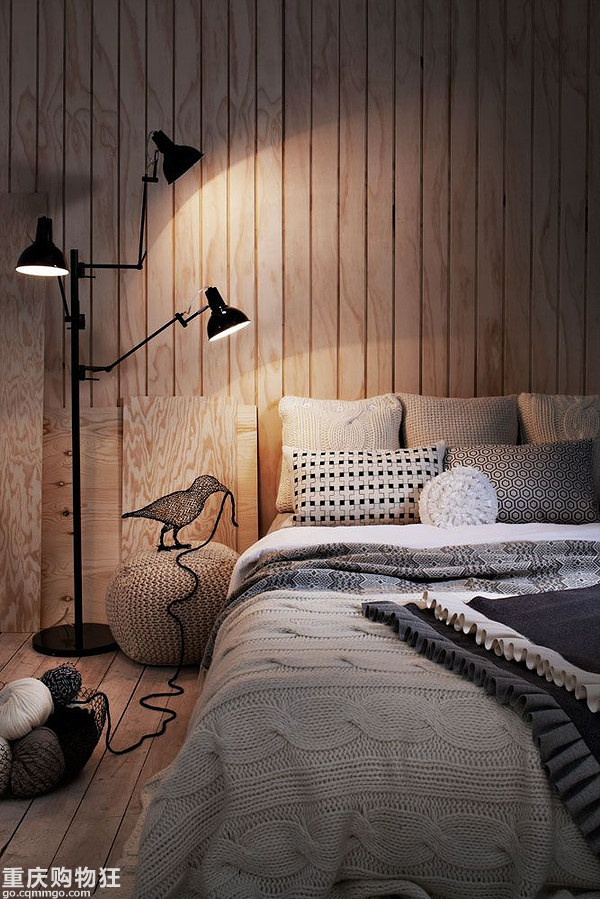 別怕，這類顏色的木板鋪滿墻一點(diǎn)也不壓抑、老土